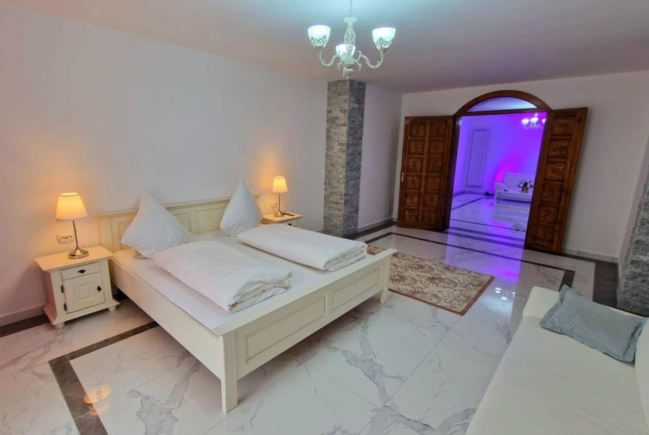 Hotel Casa Avram à Sucevita Extérieur photo